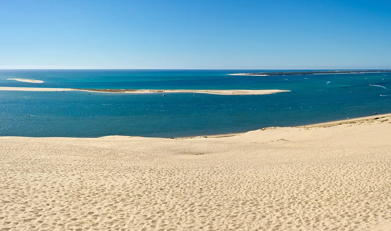 La dune du Pilat dominant l'océan Atlantique